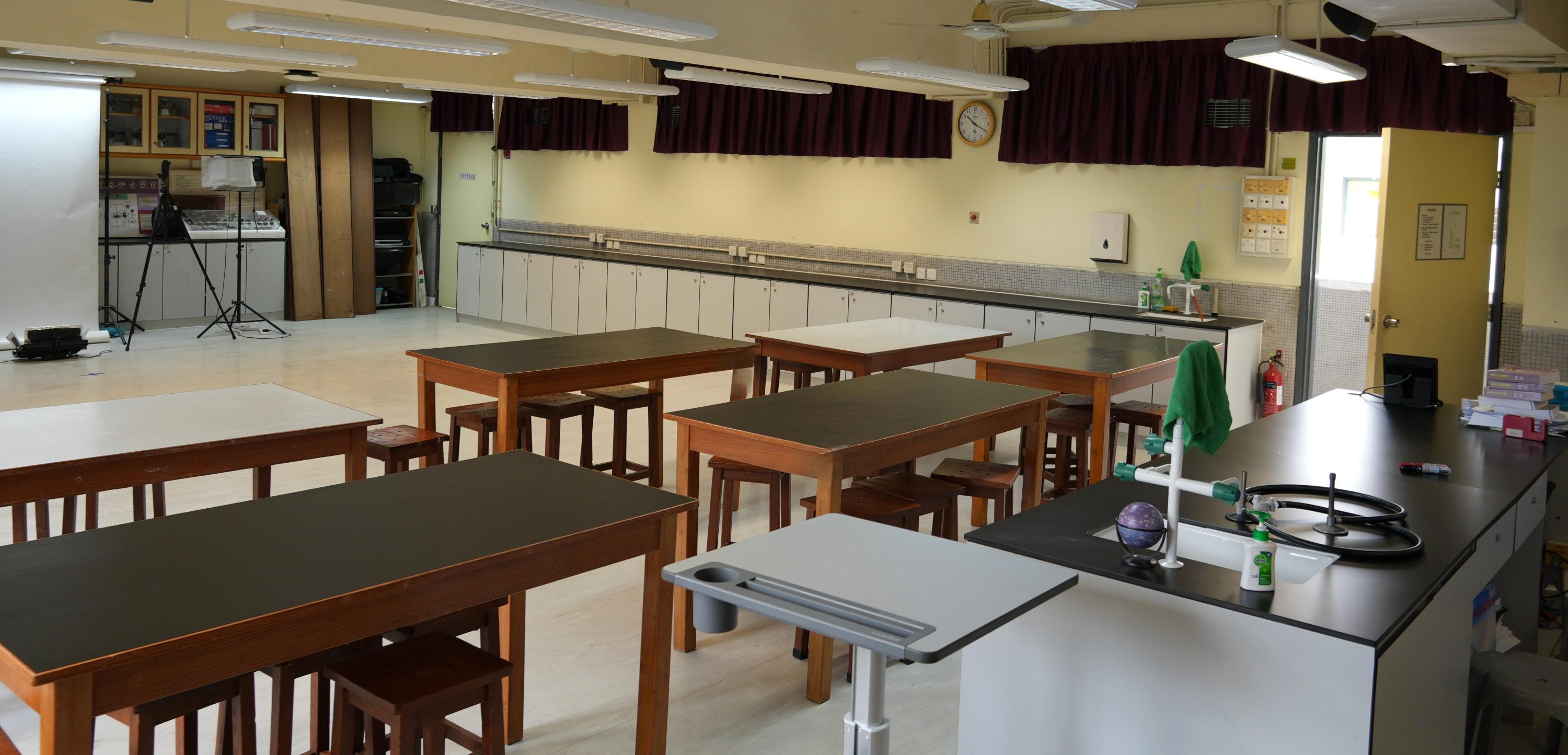 物理實驗室相片